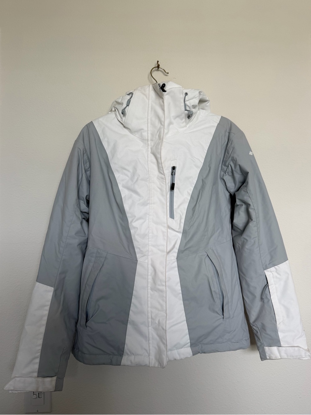 Columbia Light Gray and White Insulated Ski Jacket